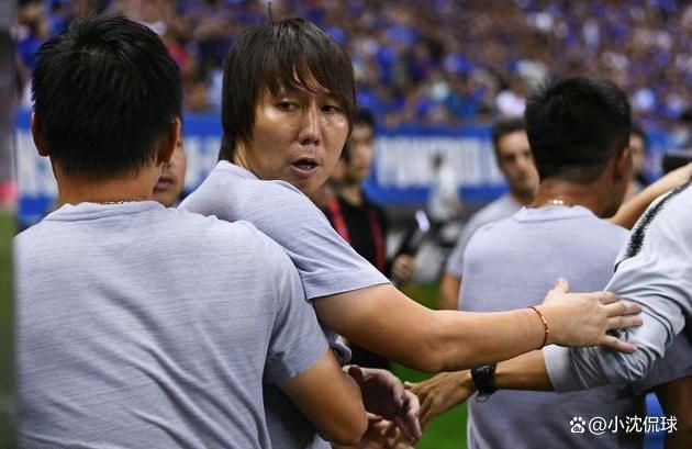 女人趴下脱了内裤光着视频