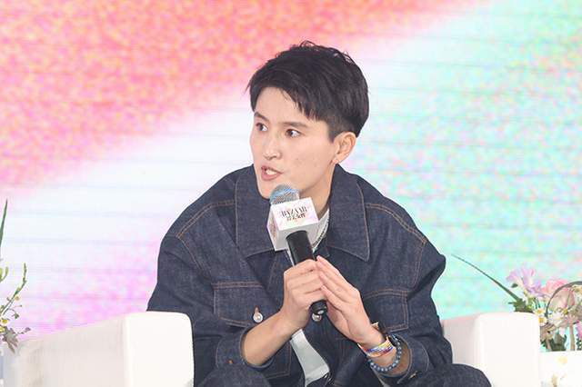 蓝瞳美少女日记